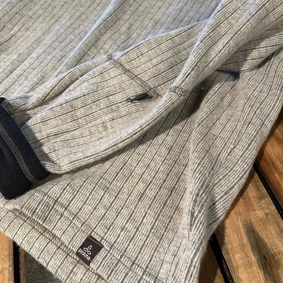 Prana sweater - Picture 11 of 11